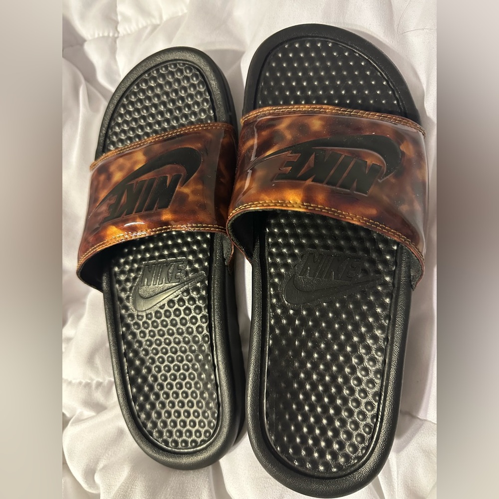 BRAND NEW NIKE SANDALS